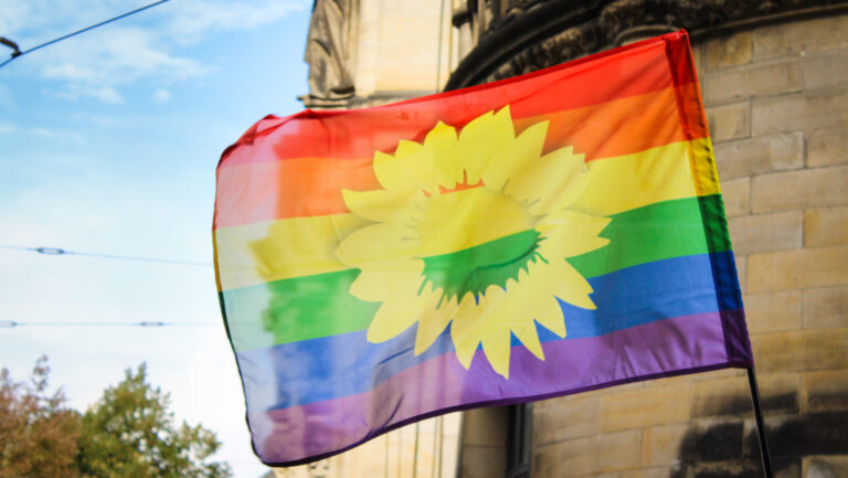 Bremen zeigt Flagge gegen Diskriminierung von queeren Menschen