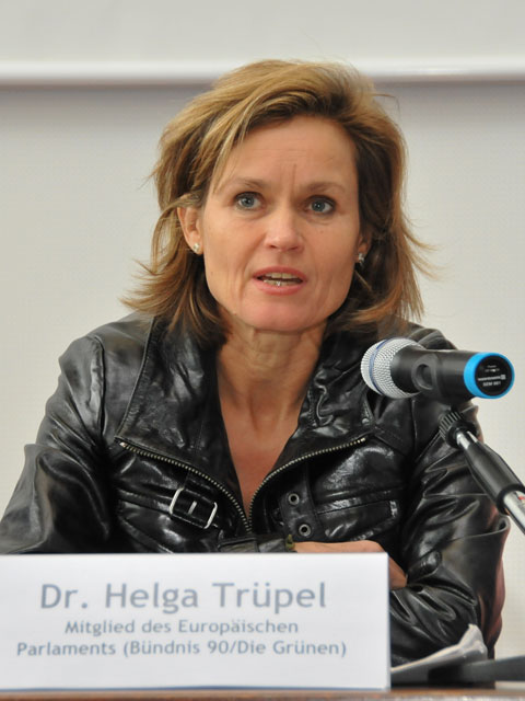 Helga Trüpel mit Goldener Nadel geehrt